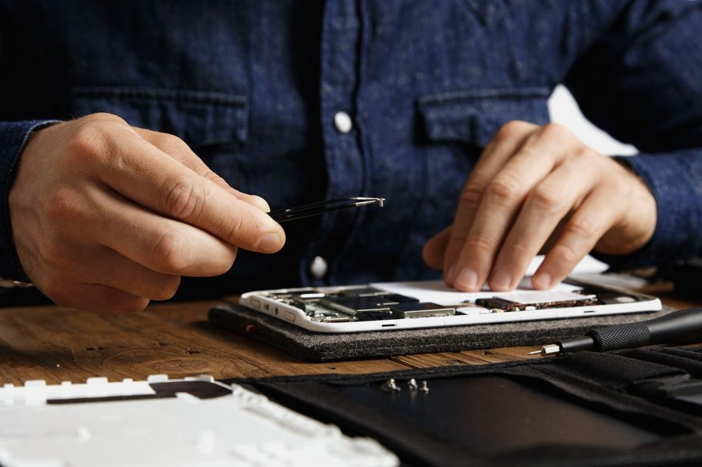 Mobil-reparasjon: Når lønner det seg å reparere mobilen?